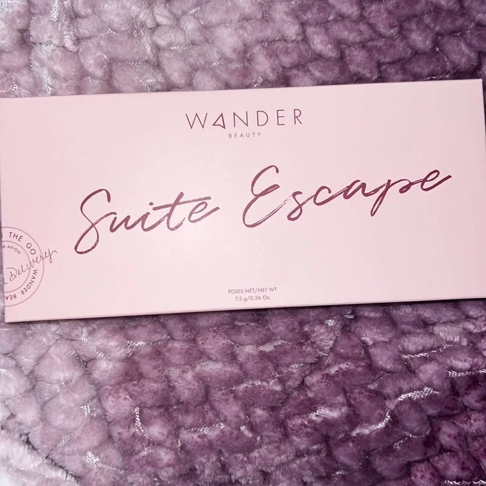 NWT Wander Beauty Suit Escape Eyeshadow Palette!